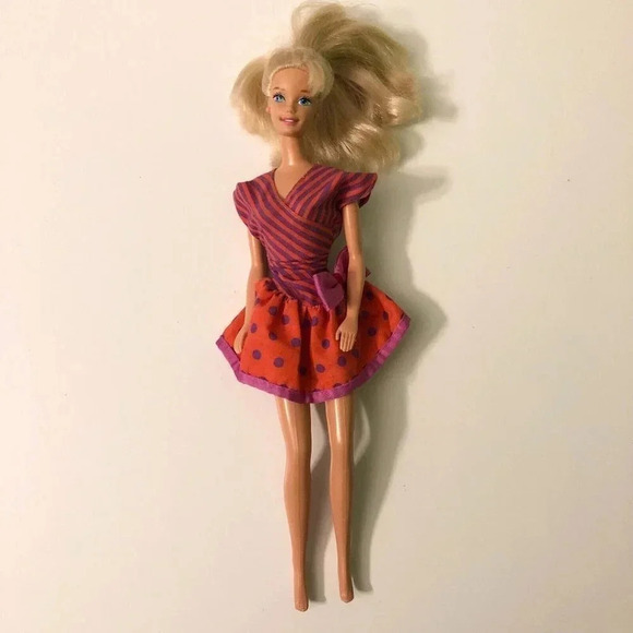 Vintage Barbie Doll Mattel Twist and Turn Bendable Knees Indonesia Style  Doll - Picture 1 of 16